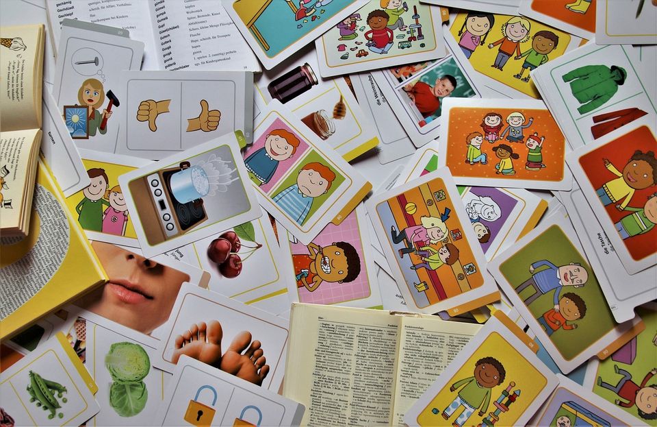 Ilustraciones de diversos tipos de libros infantiles
